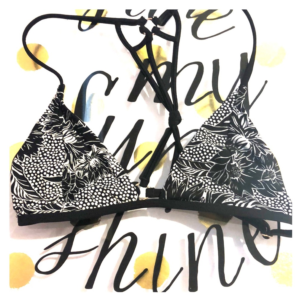 💗 3 for 20💗 👙Black and White Bikini Top👙